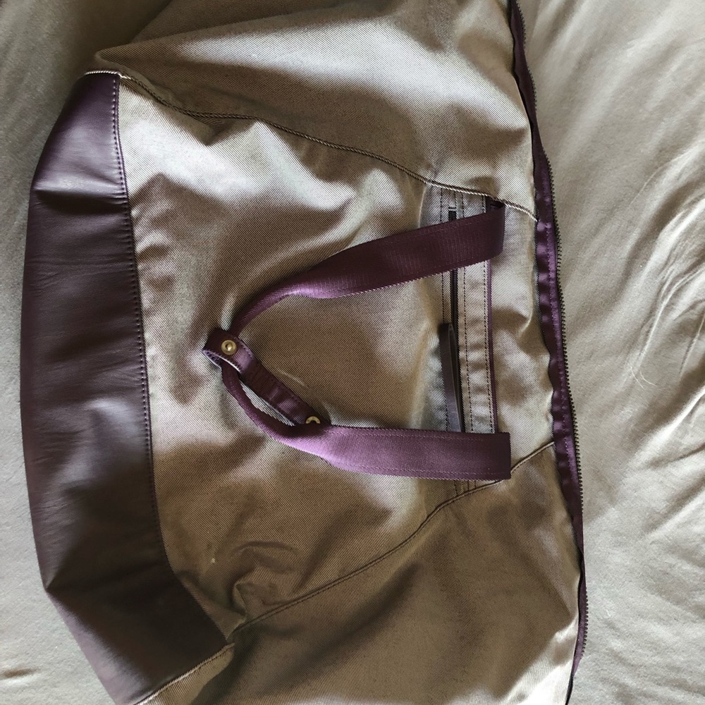 Lululemon weekender duffle